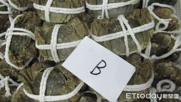 中華絨螯蟹違規。（圖／食藥署提供）