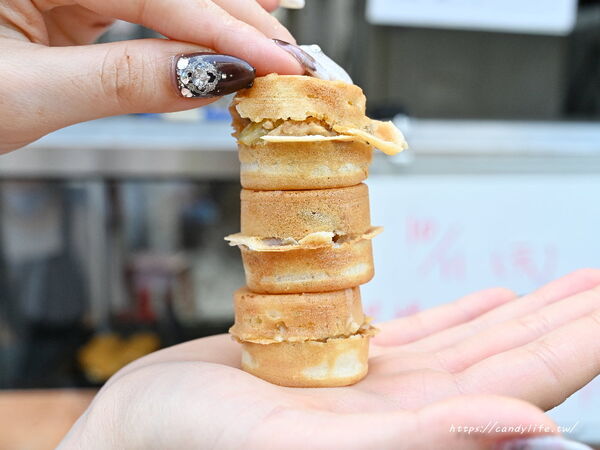 ▲▼台中也有超迷你紅豆餅!外皮超酥脆,鹹甜口味通通有。(圖/部落客糖糖提供)