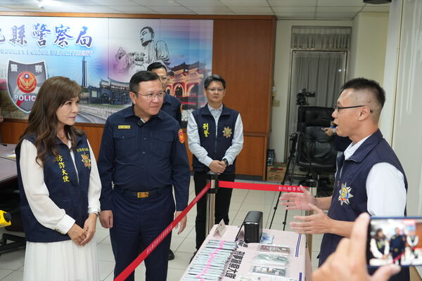 ▲台語天后龍千玉當彰化縣警局防詐大使。（圖／彰化縣警察局提供）