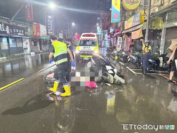 ▲▼林男與許姓老翁在路中對撞，警方及救護人員到場處理             。（圖／記者陳以昇翻攝）