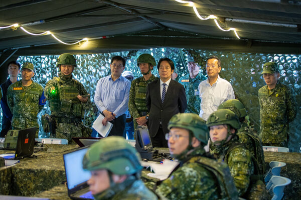 ▲▼總統賴清德28日上午視導陸軍「陸勝一號」操演。（圖／總統府提供）