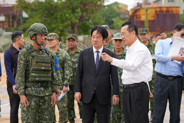 ▲▼總統賴清德28日上午視導陸軍「陸勝一號」操演。（圖／總統府提供）