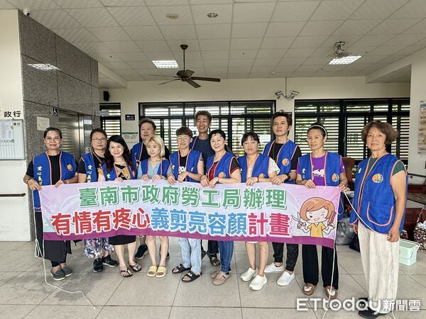 ▲勞工局28日與大台南美髮美容技術指導員職業工會攜手，前往新營區心德慈化教養院舉辦愛心義剪。（圖／記者林東良翻攝，下同）