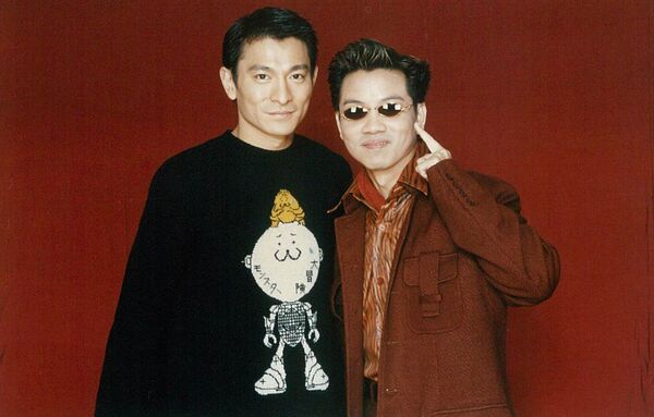 ▲陳凱倫新書記者會，秀出多年33年前與劉德華合照 。（圖／陳凱倫影視工作室，記者葉文正攝）