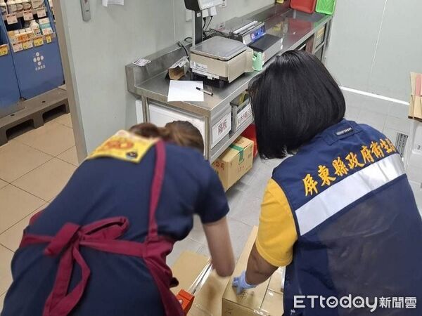 ▲屏東縣衛生局追查嘉里大榮物流車貨品流向。（圖／屏東縣政府提供）