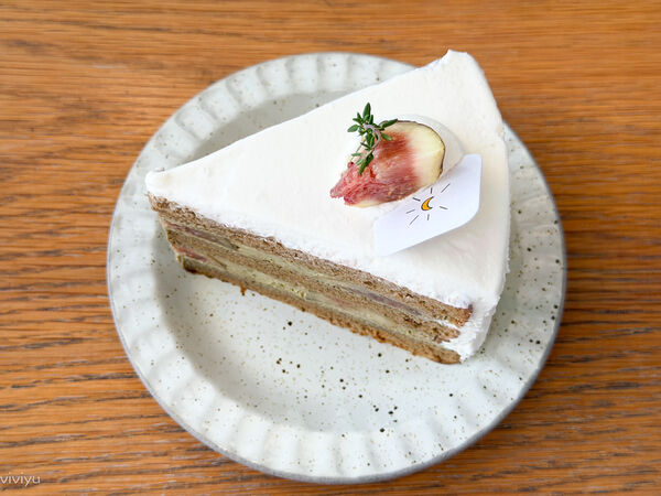 ▲▼林口網美咖啡廳「WALK IN林口檔案館店」坐擁國家檔案館美景，品味質感甜點的藝文新地標。（圖／部落客VIVIYU提供）