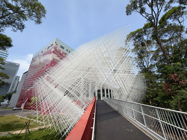 ▲▼林口網美咖啡廳「WALK IN林口檔案館店」坐擁國家檔案館美景，品味質感甜點的藝文新地標。（圖／部落客VIVIYU提供）