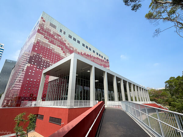 ▲▼林口網美咖啡廳「WALK IN林口檔案館店」坐擁國家檔案館美景，品味質感甜點的藝文新地標。（圖／部落客VIVIYU提供）