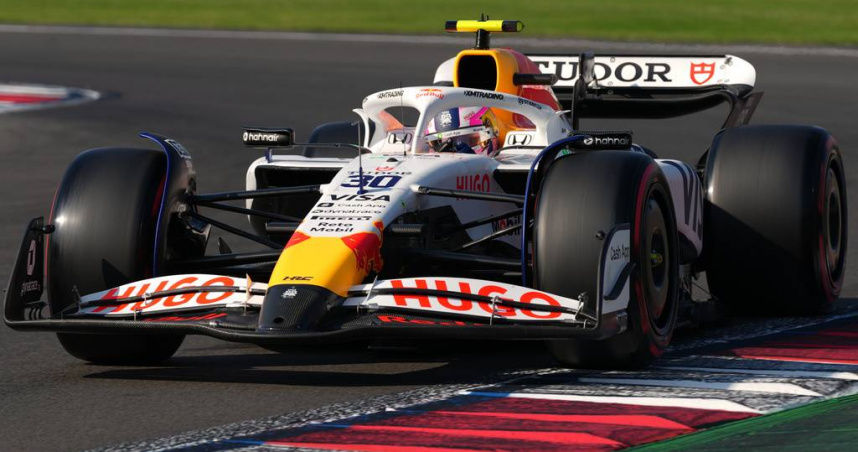F1排位賽!2工作人員突闖賽道 車手暴怒:差點撞死人
