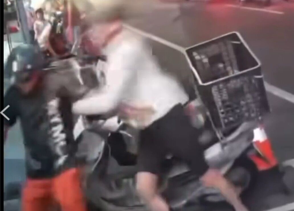 彰化單車機車碰撞!2男當街火爆互推路人看傻 衝突畫面曝光