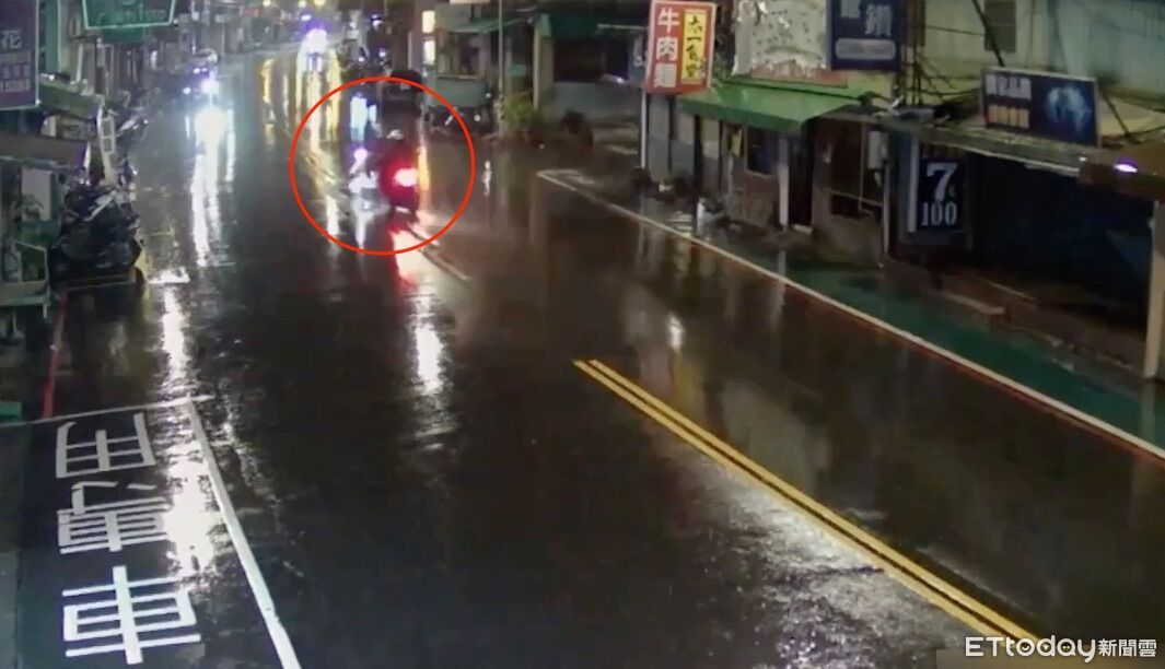 三峽18歲男無照騎機車 雨夜中對撞76歲騎士!2人挫傷傷送醫