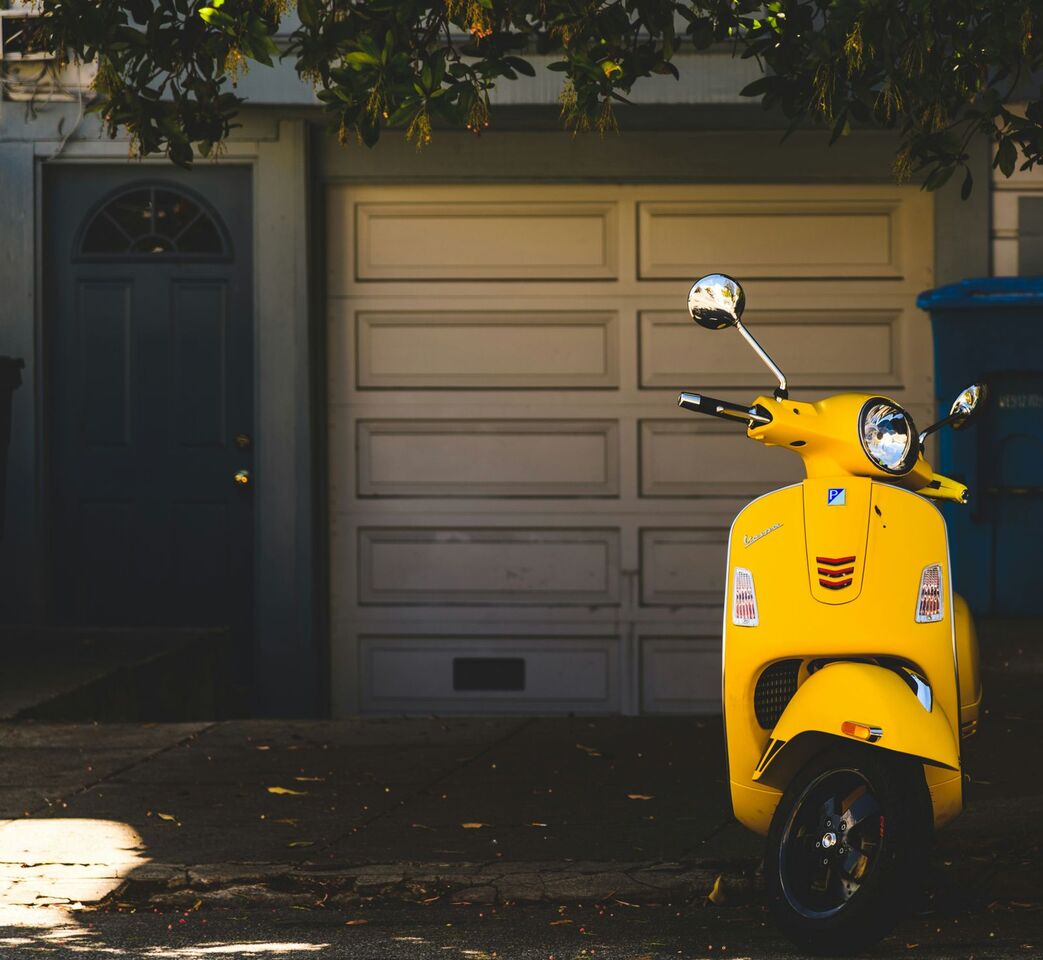 機車被丟垃圾怒了!下秒她拿起一看竟感動喊:好愛台灣