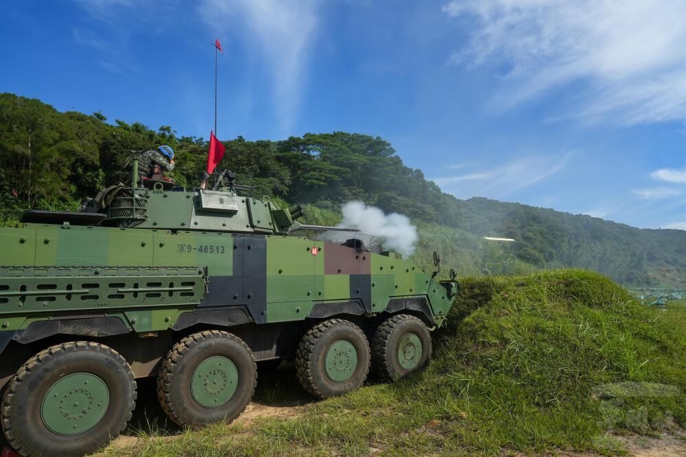 30公厘鏈砲火力制壓 關指部CM34甲車臨戰應編