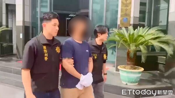 ▲警方逮捕太陽聯盟背景，涉嫌走私4公斤高純度海洛因的王姓娃娃機台主。（圖／記者張君豪翻攝）