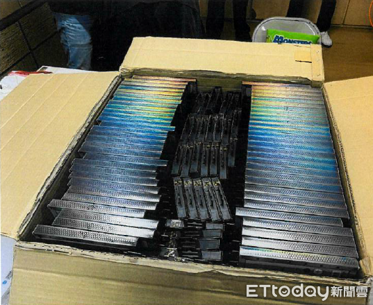 ▲警方逮捕太陽聯盟背景，涉嫌走私4公斤高純度海洛因的王姓娃娃機台主。（圖／記者張君豪翻攝）