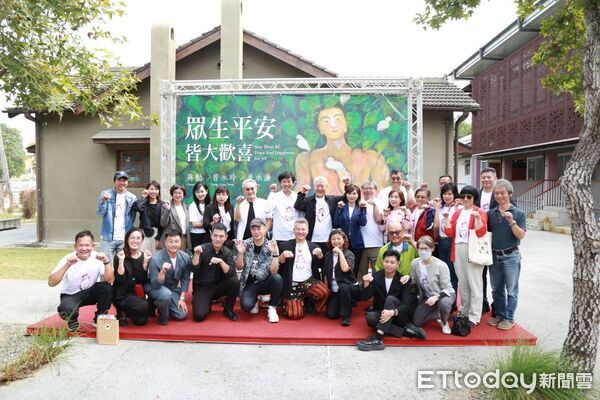 ▲台南水交社文化園區內的「和通蔣勳書房」，28日舉辦「眾生平安-皆大歡喜」展開幕，蔣勳與林懷民同時出席，共同為台南注入深厚的人文力量。（圖／記者林東良翻攝，下同）