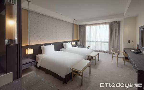 ▲台南大員皇冠假日酒店2025線上旅展10月30日開跑，推出超值住宿券最低2045元起。（記者林東良翻攝，下同）