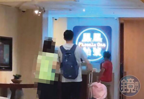 許育健頻繁偷吃，與不同女子入住溫泉旅館。（讀者提供）