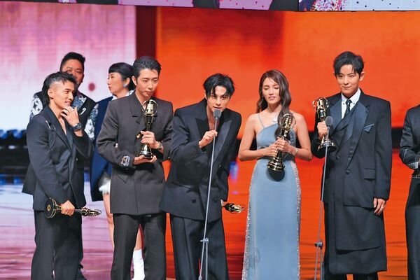 閃兵海嘯恐團滅2／才爽拿金鐘獎主持人獎　「棒棒堂」接連翻車！新北耶誕城又掰了