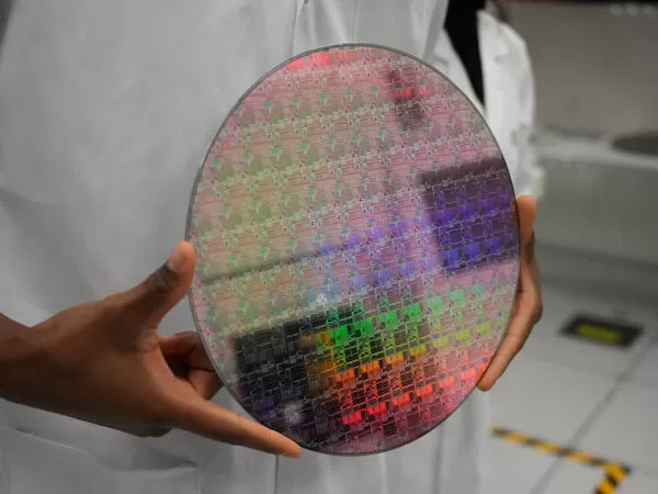 ▲▼刻有晶片電路的矽晶圓。（圖／路透）