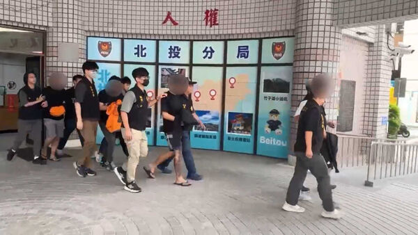 警方同時逮獲王皓莆其餘共犯，包含上游買家張旭偉等人也全數被捕。（圖／翻攝畫面）