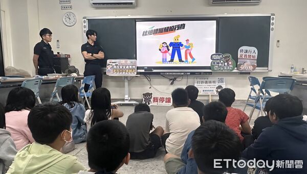 ▲帥氣警員宣導防詐、交安與反霸凌。（圖／記者楊晨東翻攝）
