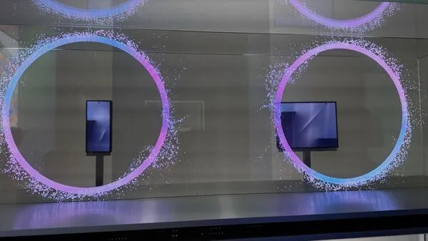 ▲三星首款三折疊手機亮相。（圖／翻攝朝鮮日報）