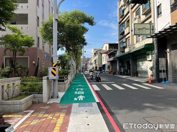 ▲市長黃偉哲主持10月份道路交通安全會報，感謝各局處跨域合作，全力守護市民用路安全。（記者林東良翻攝，下同）