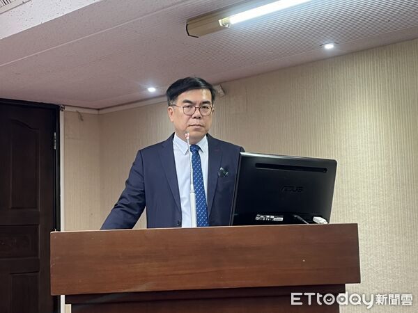 ▲▼環境部長彭啓明與農業部長陳駿季，出席立法院「防範非洲豬瘟疫情擴散」報告並接受質詢。（圖／記者許敏溶攝）