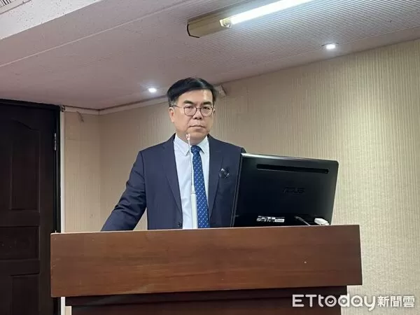 ▲▼環境部長彭啓明與農業部長陳駿季，出席立法院「防範非洲豬瘟疫情擴散」報告並接受質詢。（圖／記者許敏溶攝）