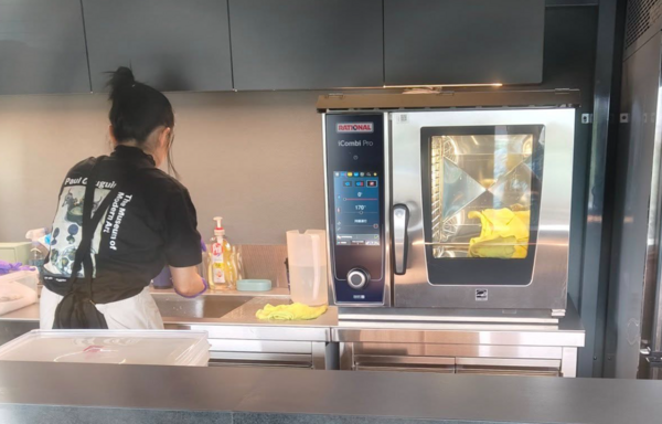 ▲▼立委林國成揭露網友爆料海風號採高級烤箱烘抹布。（圖／翻攝Facebook靠北台鐵）