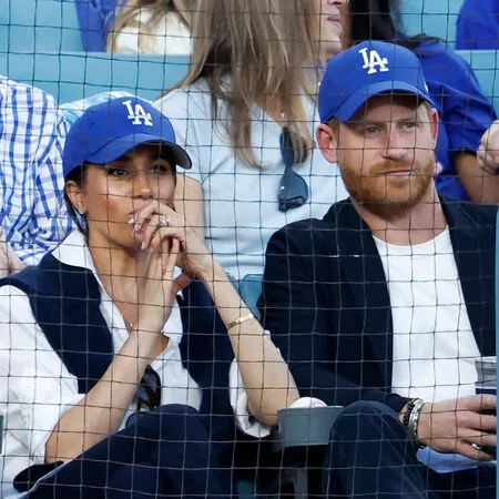 ▲▼世界大賽G4星光雲集，英國王室的哈利王子夫妻檔、詹姆斯（LeBron James）夫妻。（圖／截自X:MLB）