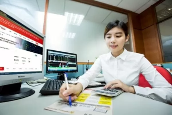 短債ETF熱潮席捲投資市場，月月配息、低波動特性吸引資金湧入，成為民眾資產配置新焦點。（此圖為示意非當事人，來源：鏡週刊資料庫）