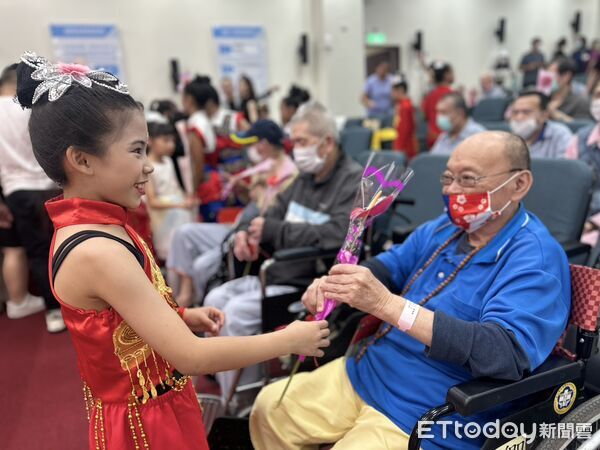 ▲臺中榮總埔里分院慶祝榮民節。（圖／台中榮總埔里分院提供，下同）
