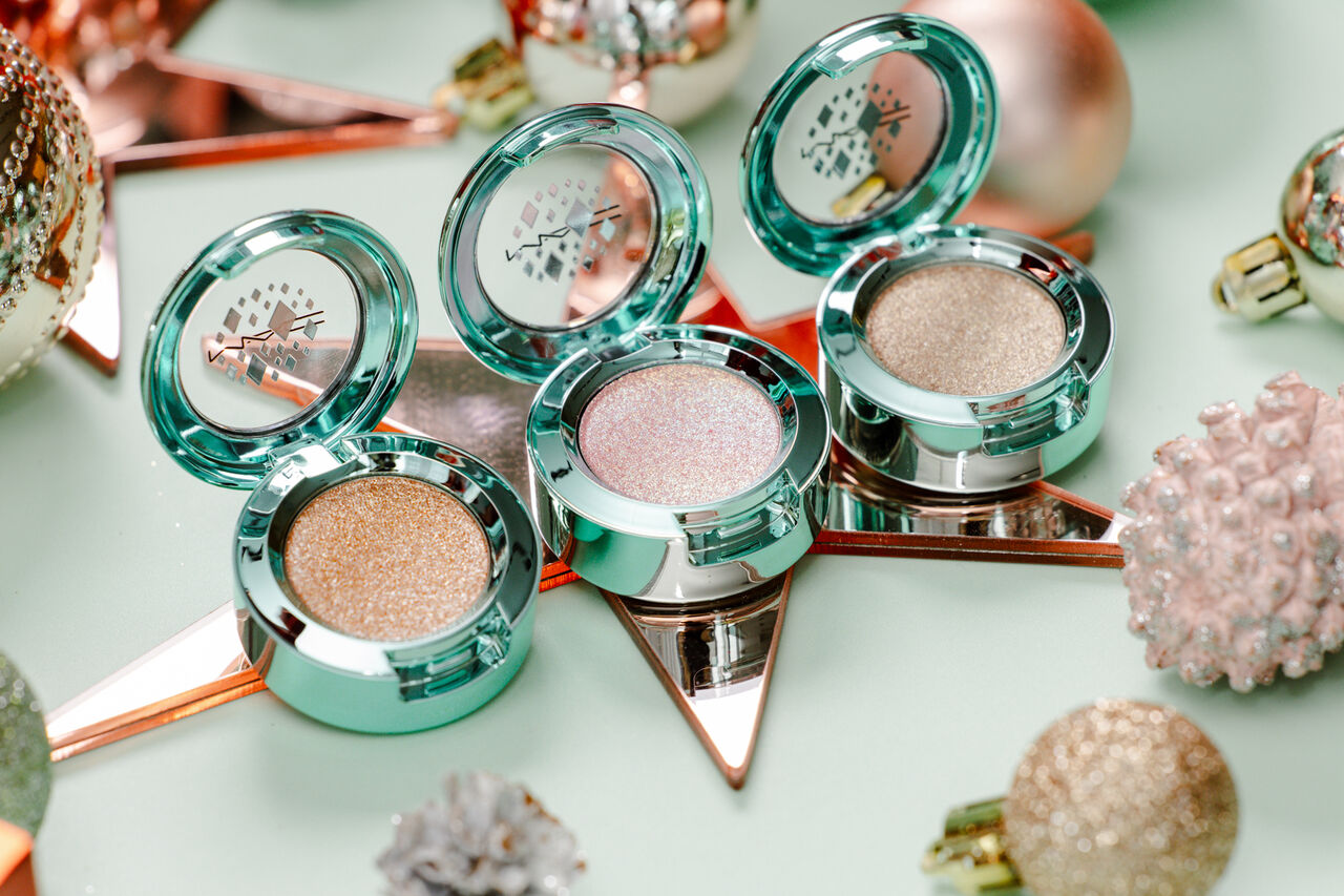 SUQQU,M.A.C,彩妝,眼影,年末,限定。（圖／記者李薇攝、suqqu_official IG、品牌提供）