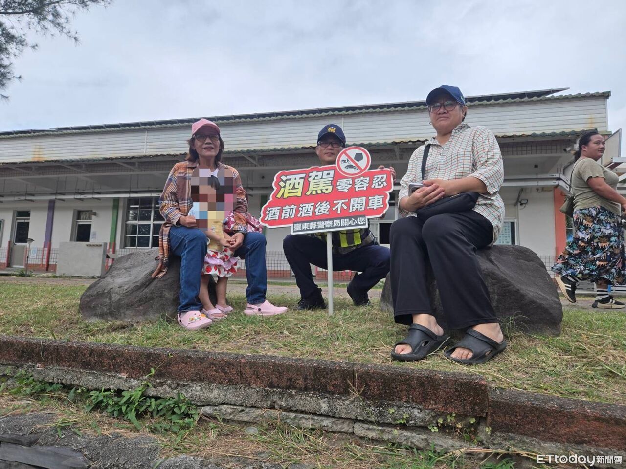 多良村運動會熱鬧登場 警宣導酒駕防制與反詐觀念獲民眾好評