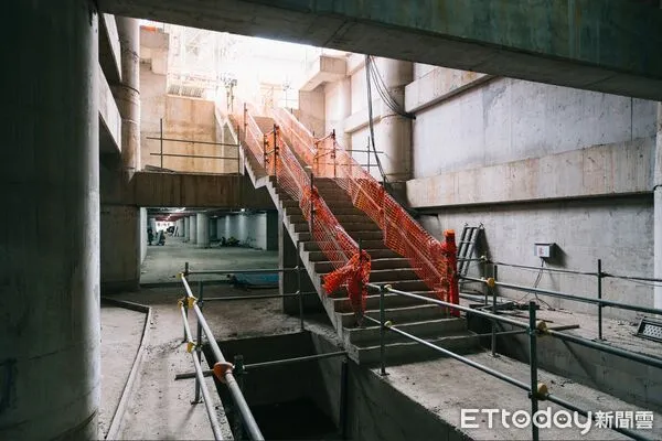 ▲▼交通部長陳世凱赴桃園捷運機場線A14與桃園機場第三航廈視察。（圖／交通部提供）