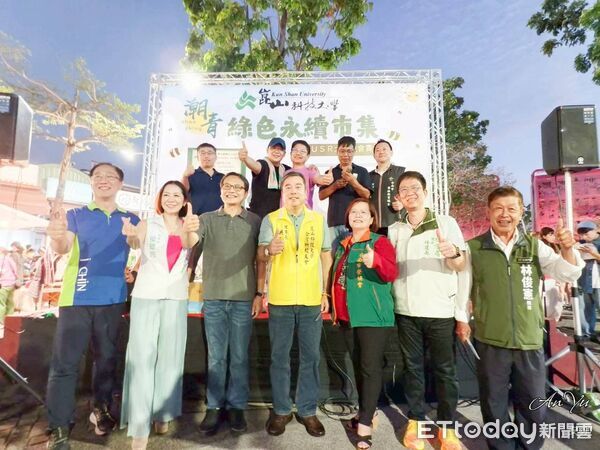 ▲輝達協理廖彥勛回饋母校崑山科大，捐贈30萬元支持棒球教育紮根。（記者林東良翻攝，下同）