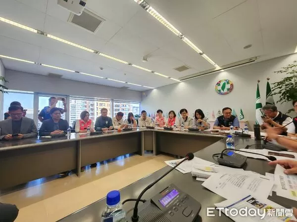 ▲豬瘟風暴！民進黨團轟中市府「官僚殺豬」　點名２人下台負責。（圖／記者游瓊華攝）