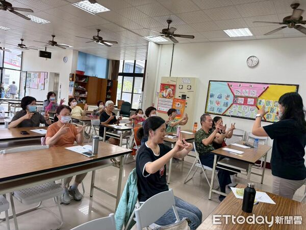 ▲台南市榮獲教育部第7屆樂齡奉獻獎6項殊榮，展現推動高齡友善城市成果。（記者林東良翻攝，下同）