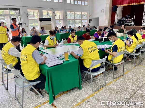 ▲台南市龍崎區公所今辦理地震防災桌上推演與實兵演練，模擬強震災情檢驗防災整備能量。（記者林東良翻攝，下同）