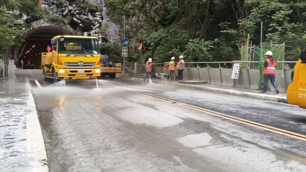 ▲▼    燕子口堰塞湖水位已降，中橫公路台8線天祥至太魯閣路段預估今(29)日17:00開放通行         。（圖／翻攝東區養護工程分局）