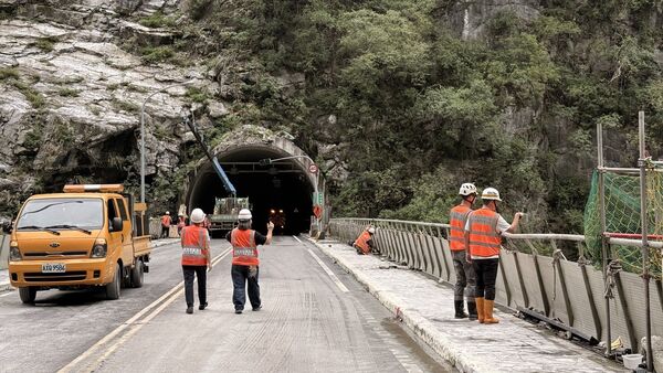 ▲▼    燕子口堰塞湖水位已降，中橫公路台8線天祥至太魯閣路段預估今(29)日17:00開放通行         。（圖／翻攝東區養護工程分局）