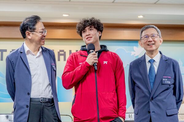 ▲樂天桃園隊隊長林立等人發表感謝詞。（圖／市府新聞處提供）