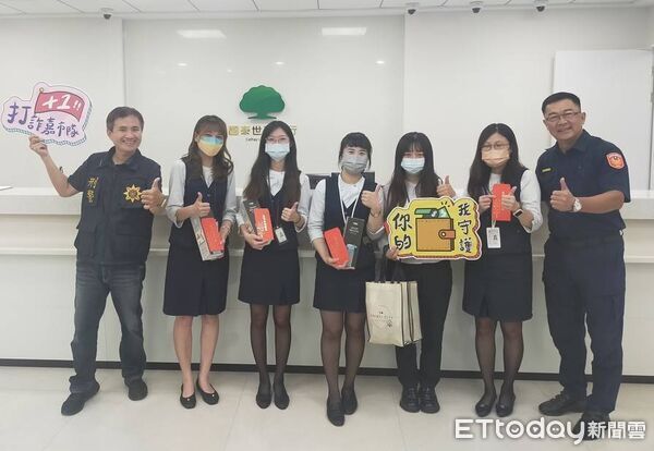 ▲▼  詐團假借風災修繕補助行騙嘉警與銀行聯手攔阻60萬元匯款    。（圖／嘉義市警局提供）