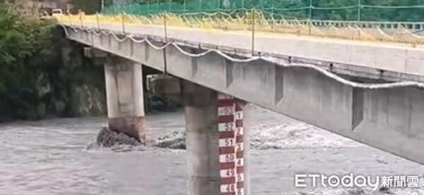 ▲堰塞湖潰決，水位前後對比。（圖／花蓮分署提供，下同）