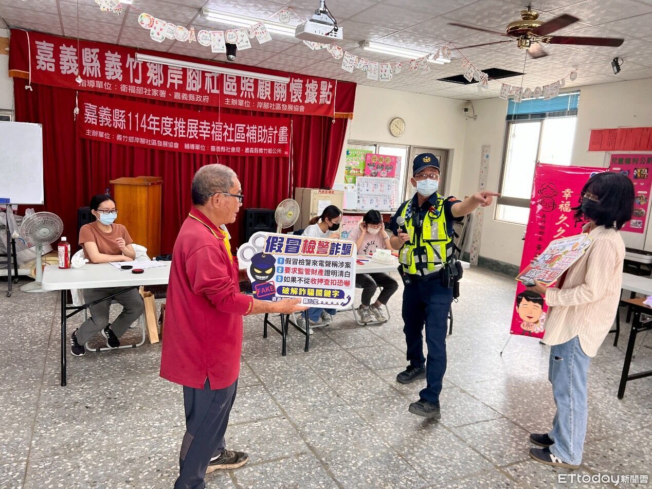 嘉義縣重陽節敬老禮金發放 布袋警宣導反詐騙加強巡邏