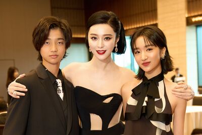 范冰冰、許恩怡《地母》東京首映！　黑白母女裝「撞衫」：穿太像不能站一起