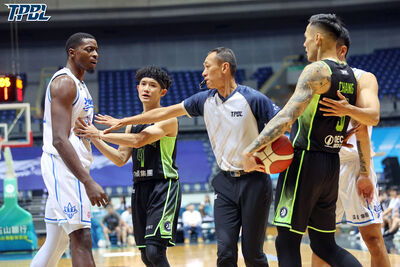 大烏龍！紀錄台沒發現張宗憲早該驅逐出場　多打了4分鐘還拿3分