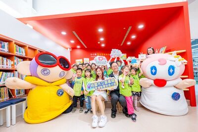 機器人預約自助取書　桃園市立圖書館青埔智慧科技分館啟用